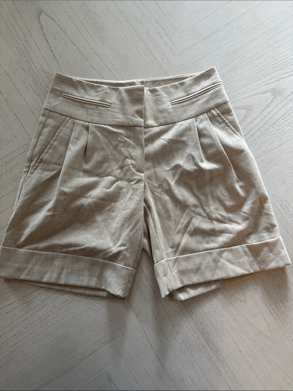 Cache Women’s High Rise Pleated Cuffed Dress Shorts Cream 0 - [PH1120]